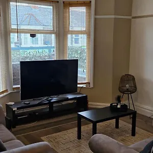 Three Bedroom With Roof Terrace Near Centre Apartment